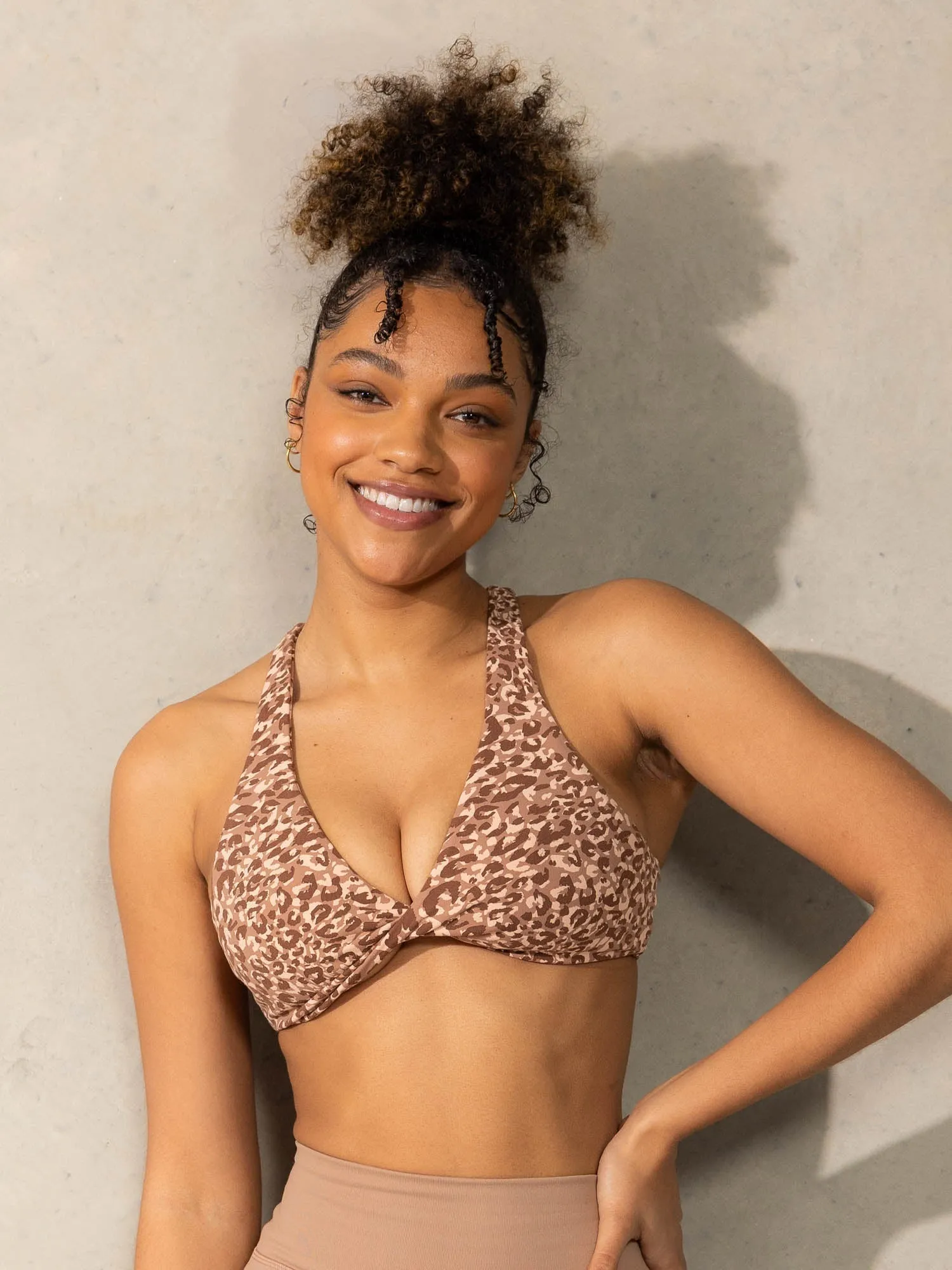 Momentum Twist Sports Bra - Mocha Leopard