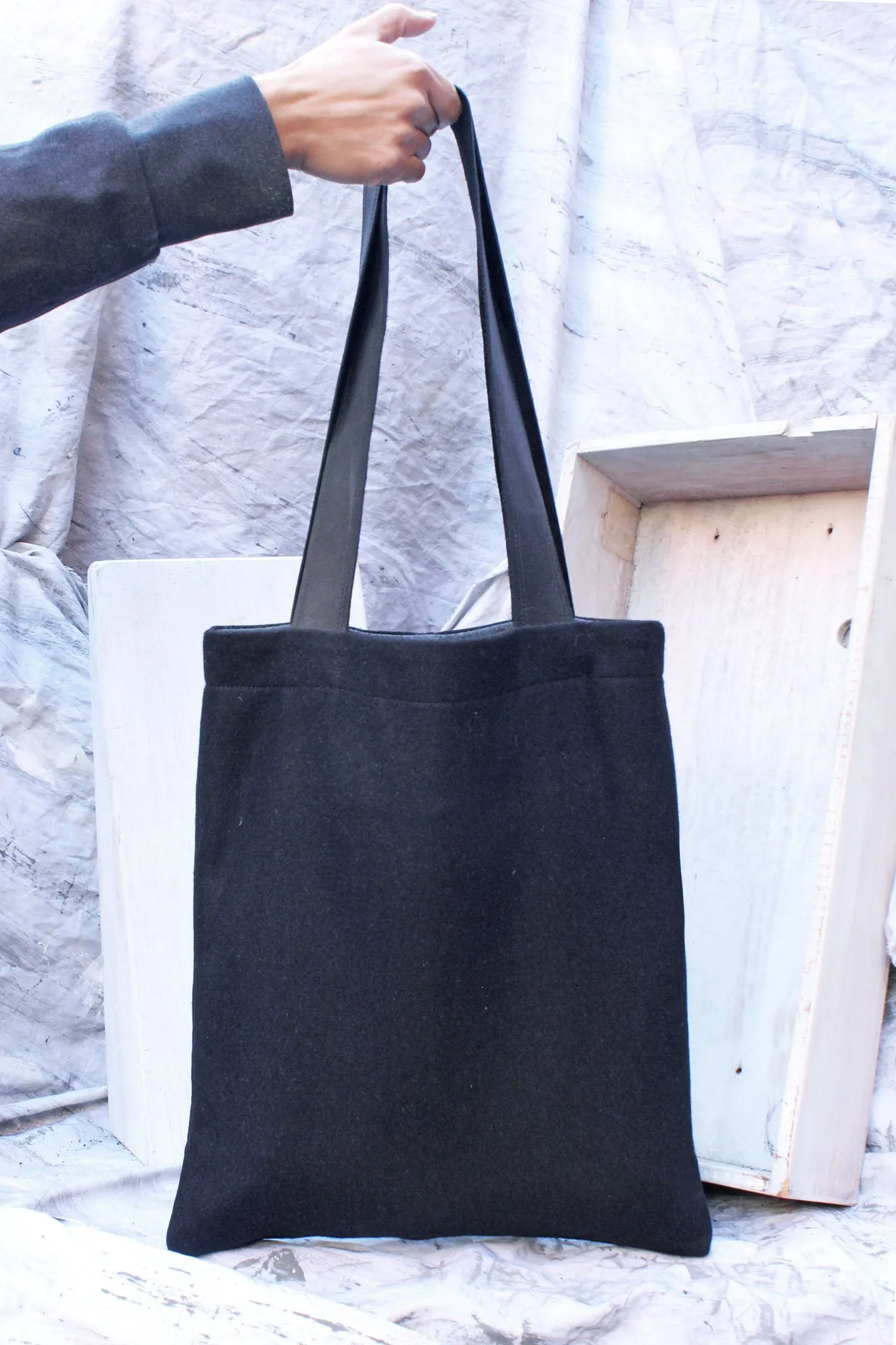 REVERSIBLE TOTE BAG - ONYX CHARCOAL